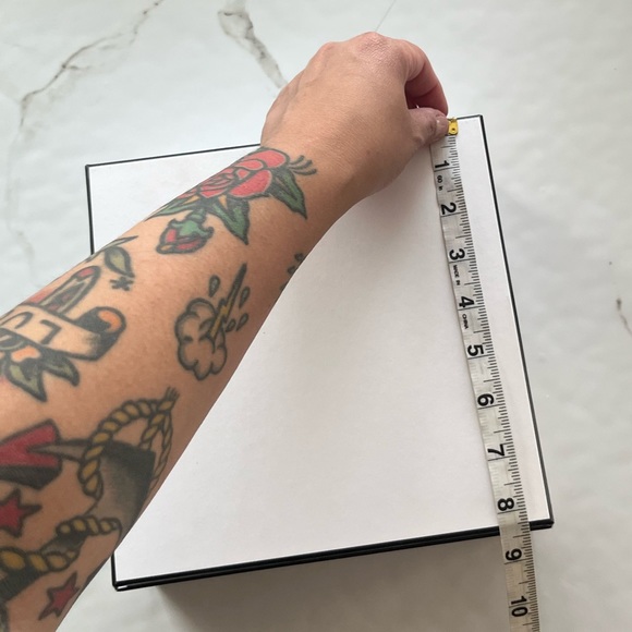 Chanel Gift Box - Picture 2 of 10